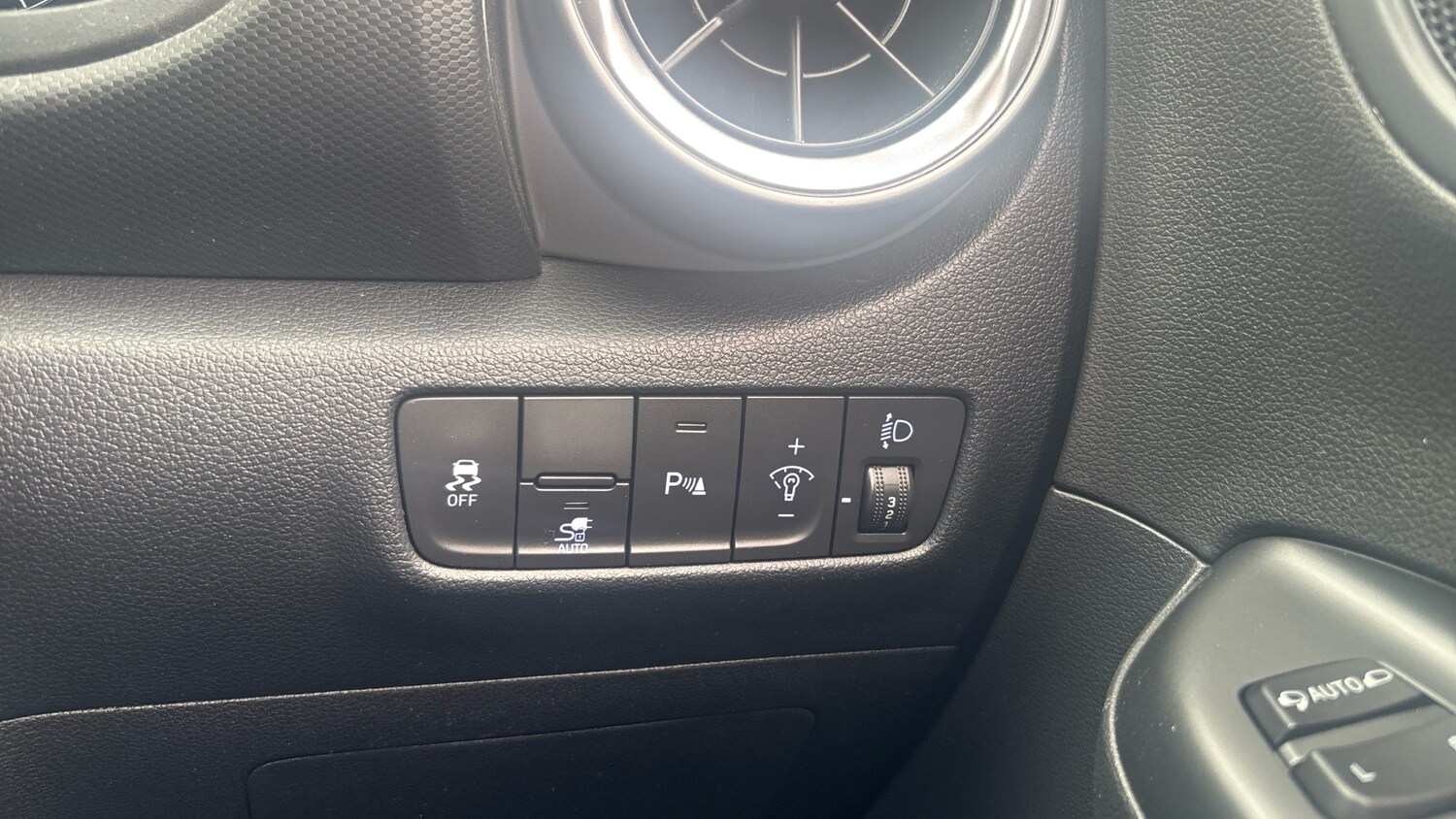 Used Hyundai KONA 2023 for sale - 78105457: Photo 35