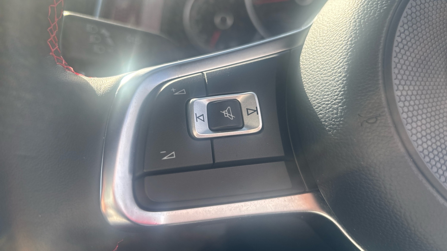 Used Volkswagen up! 2018 for sale - 78077522: Photo 21