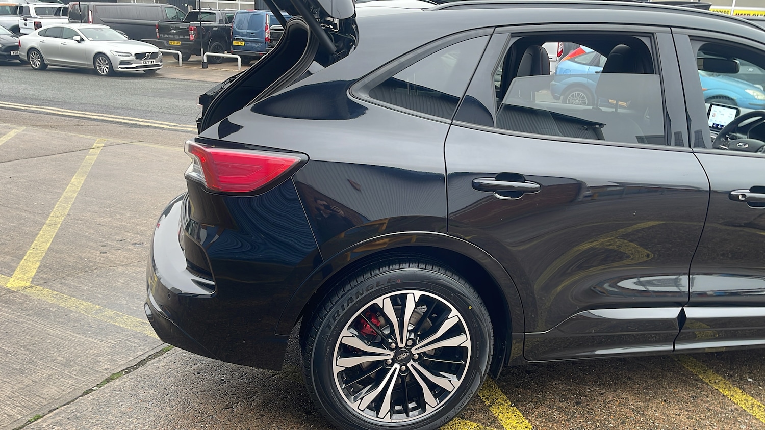 Used Ford Kuga 2020 for sale - 77179935: Photo 2