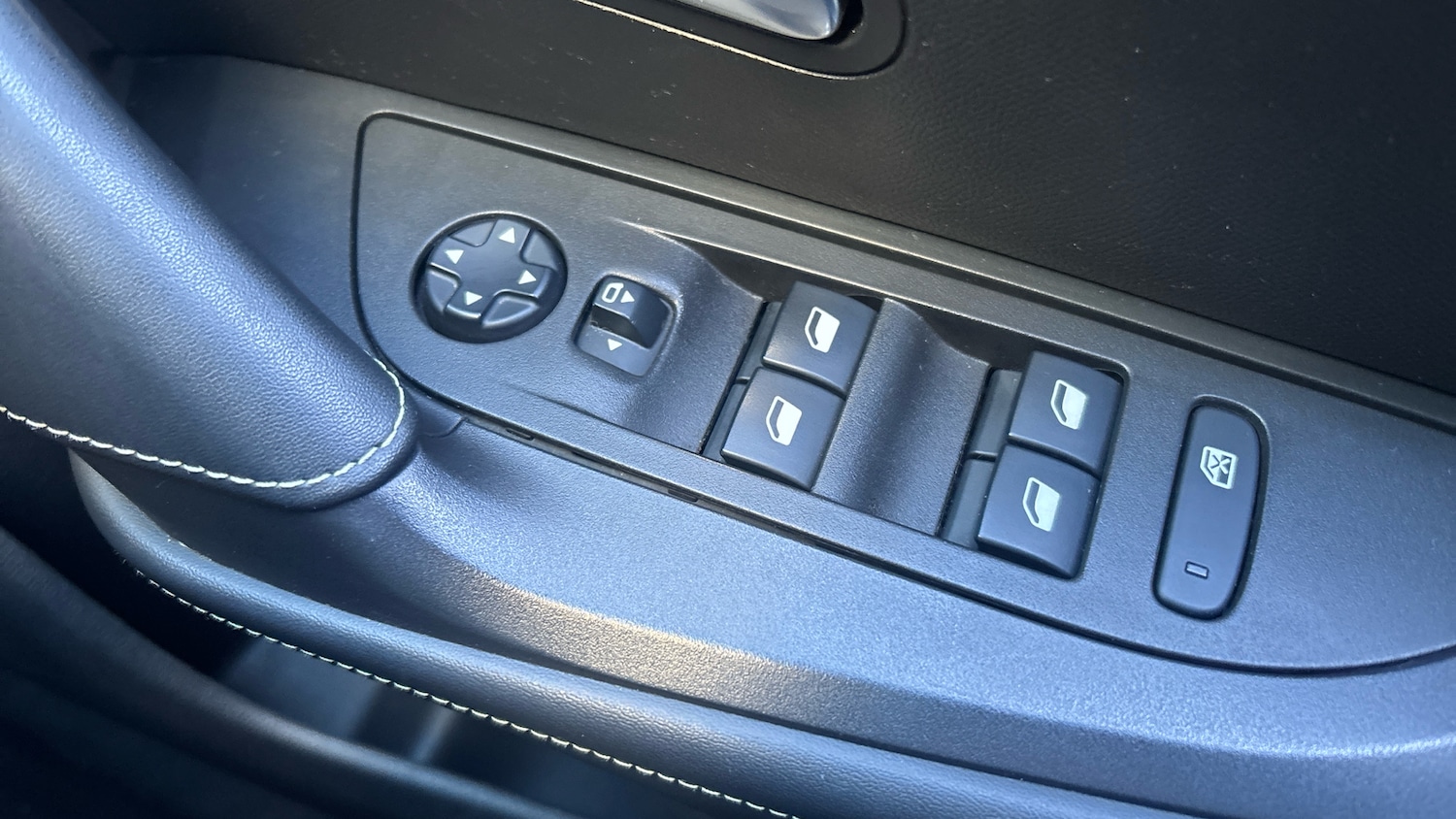 Used Peugeot 2008 2020 for sale - 77272185: Photo 36