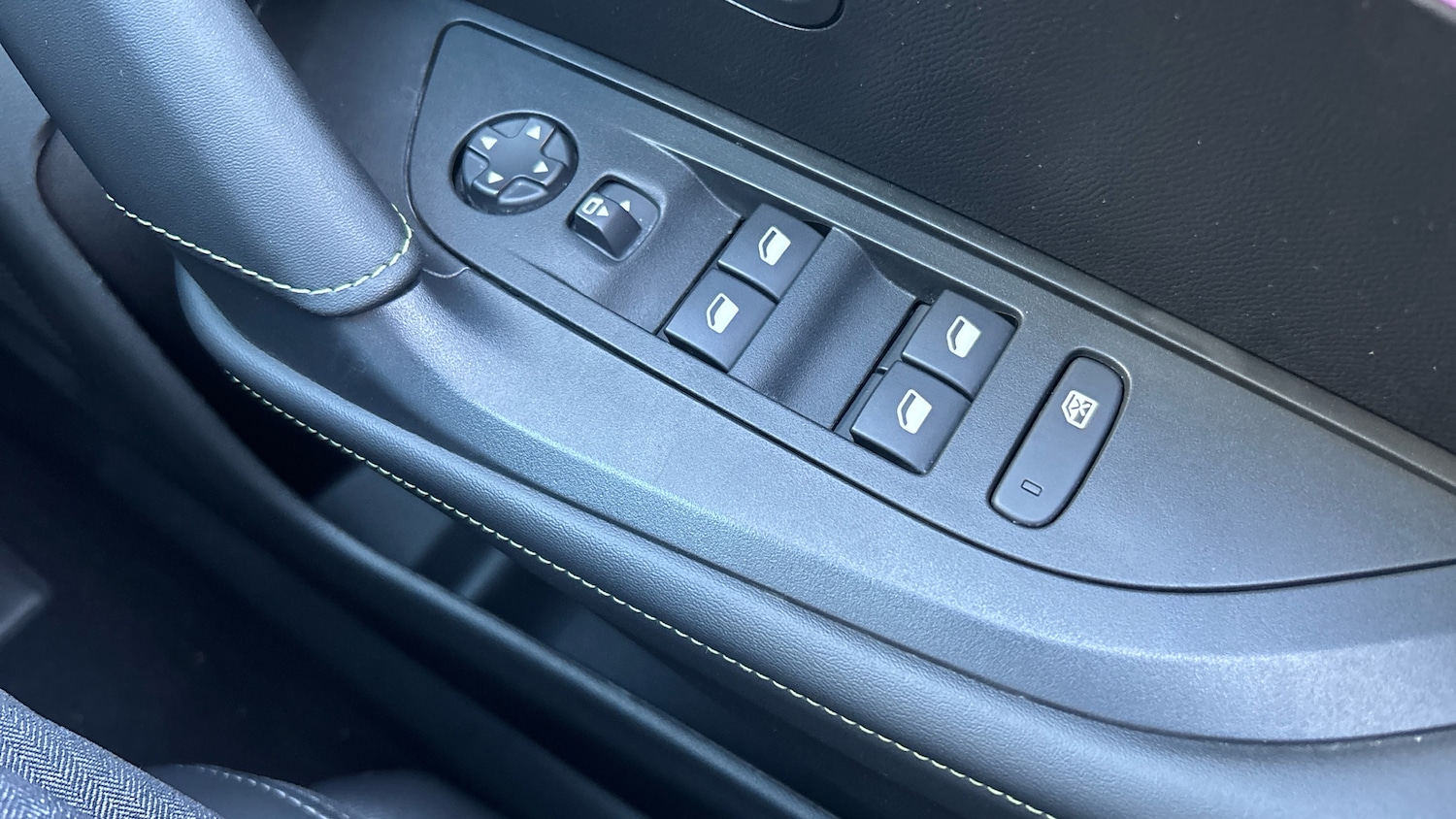 Used Peugeot 2008 2023 for sale - 77272119: Photo 37