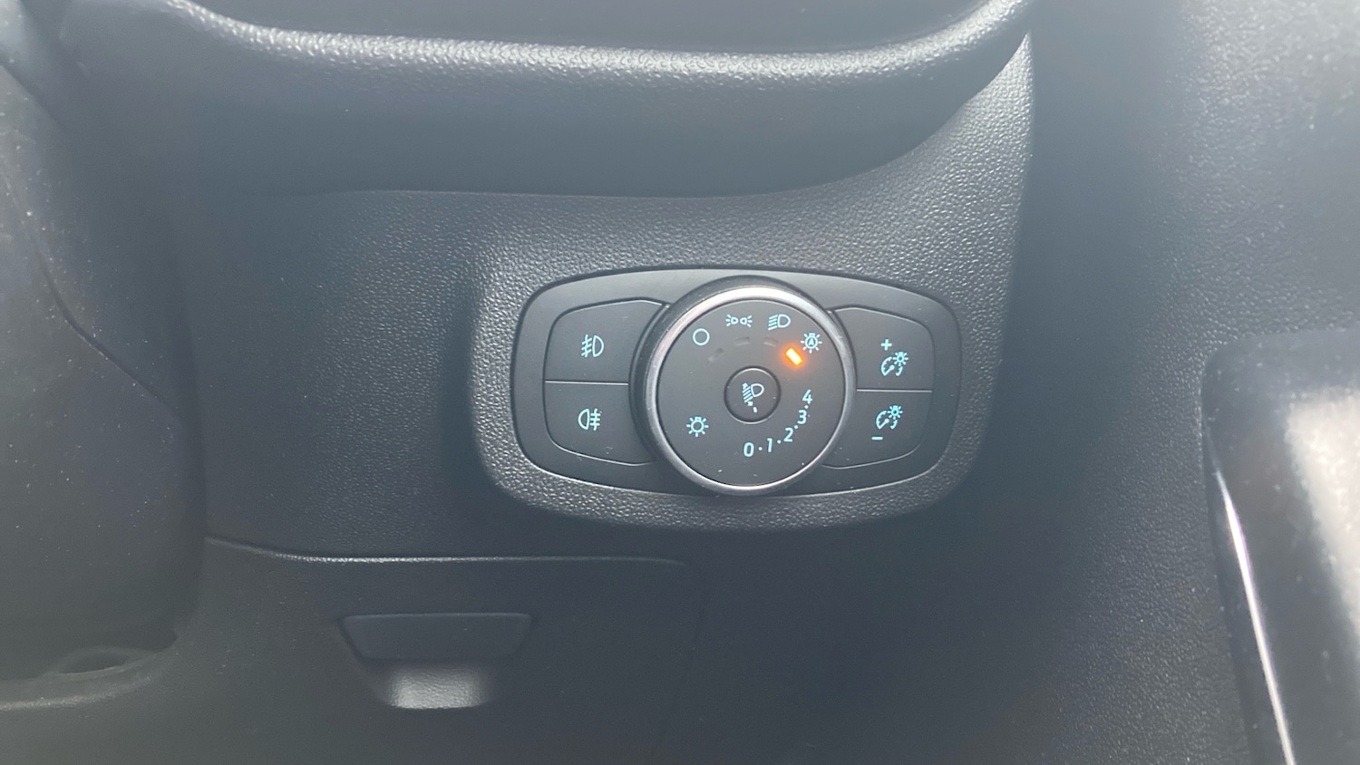 Used Ford Fiesta 2018 for sale - 77365133: Photo 30