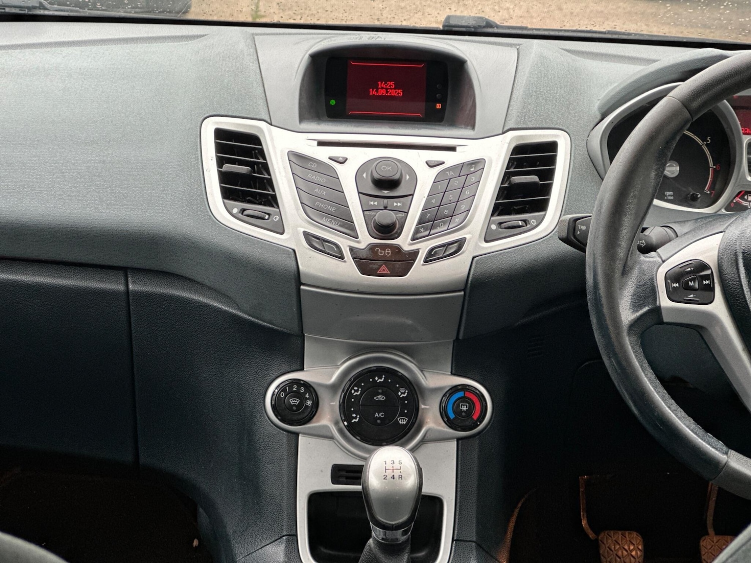 Used Ford Fiesta 2009 for sale - 76200621: Photo 28