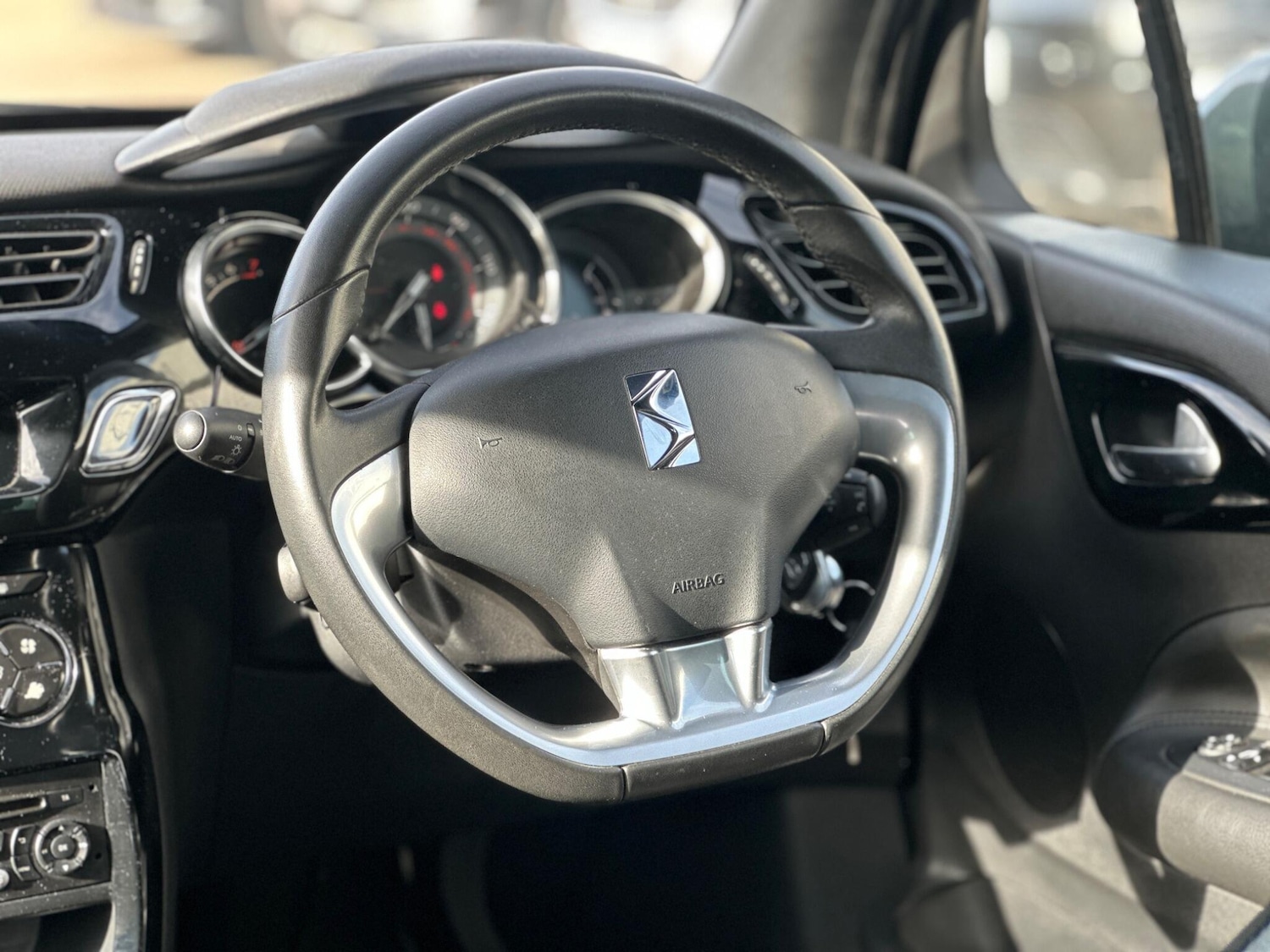 Used Citroen DS3 2015 for sale - 76423254: Photo 24