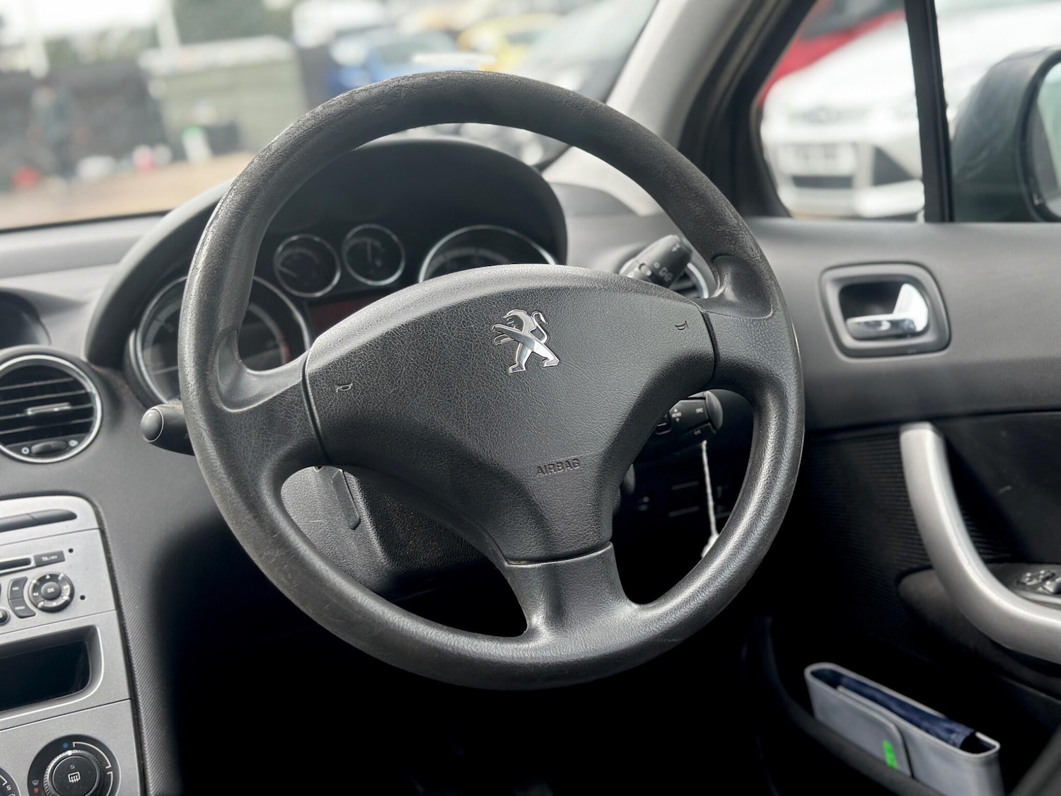 Used Peugeot 308 2018 for sale - 77015912: Photo 30