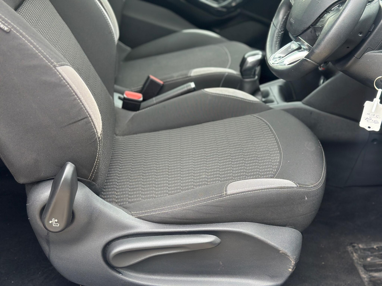 Used Peugeot 208 2014 for sale - 76623181: Photo 23