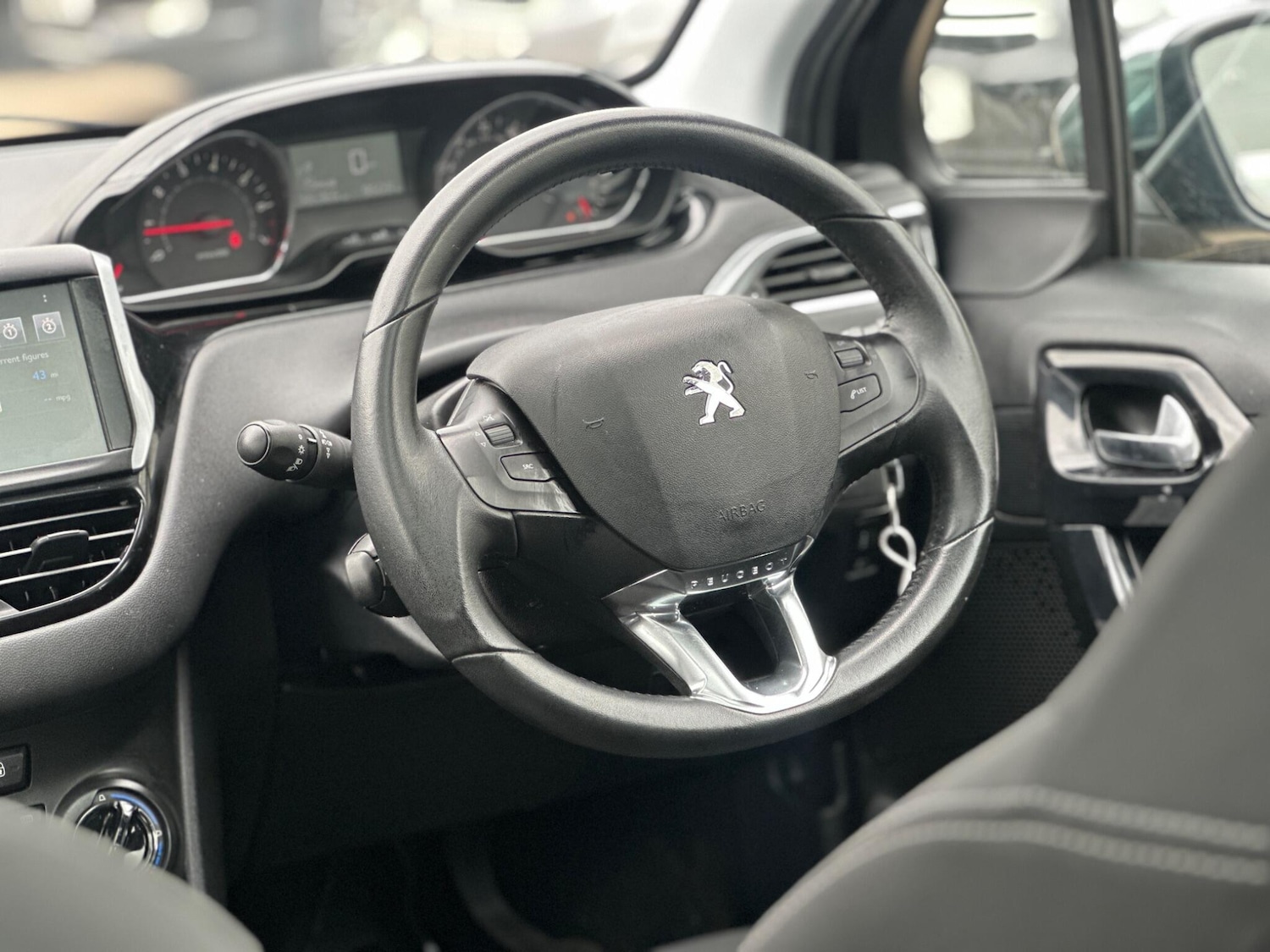 Used Peugeot 208 2014 for sale - 76623181: Photo 29