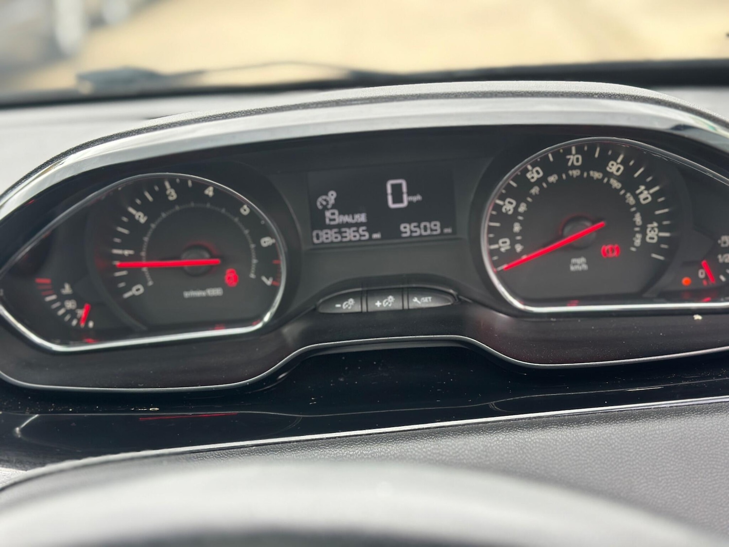 Used Peugeot 208 2014 for sale - 76623181: Photo 6