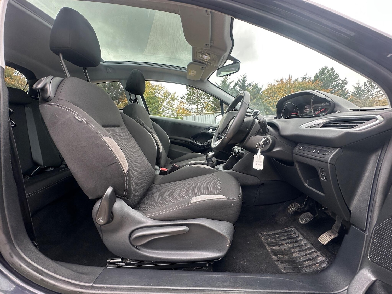 Used Peugeot 208 2014 for sale - 76623181: Photo 8