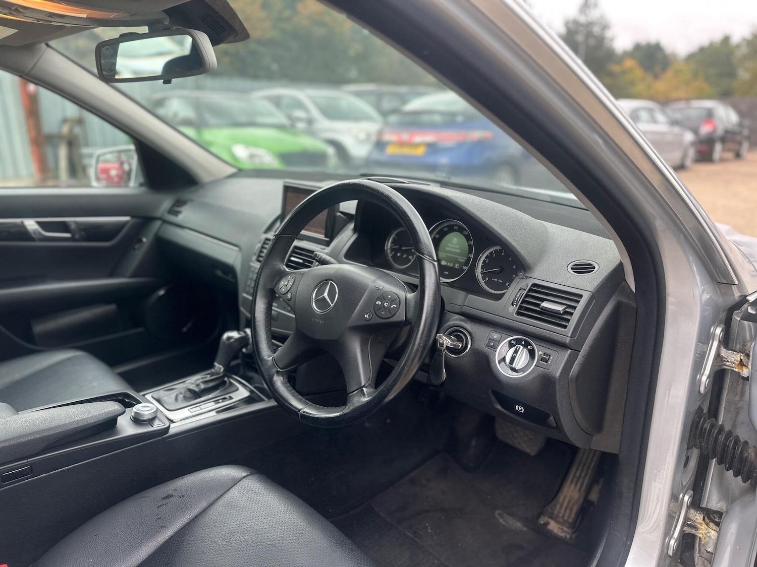 Used Mercedes-Benz C Class 2010 for sale - 76433398: Photo 8