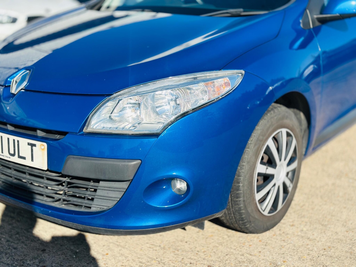 Used Renault Megane 2011 for sale - 77940052: Photo 11