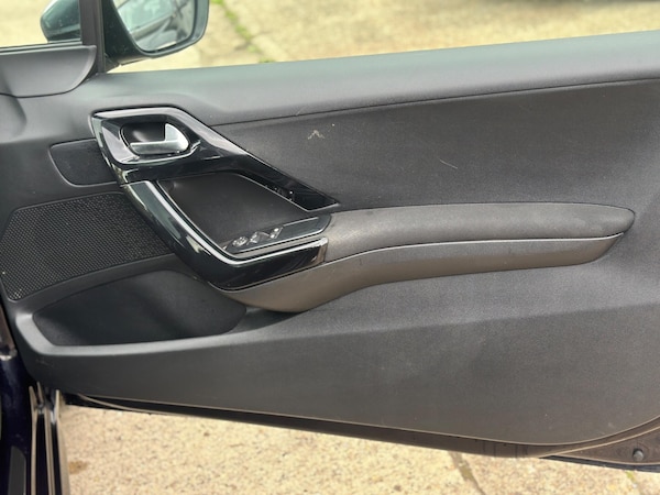 Used Peugeot 208 2014 for sale - 76239403: Photo 28