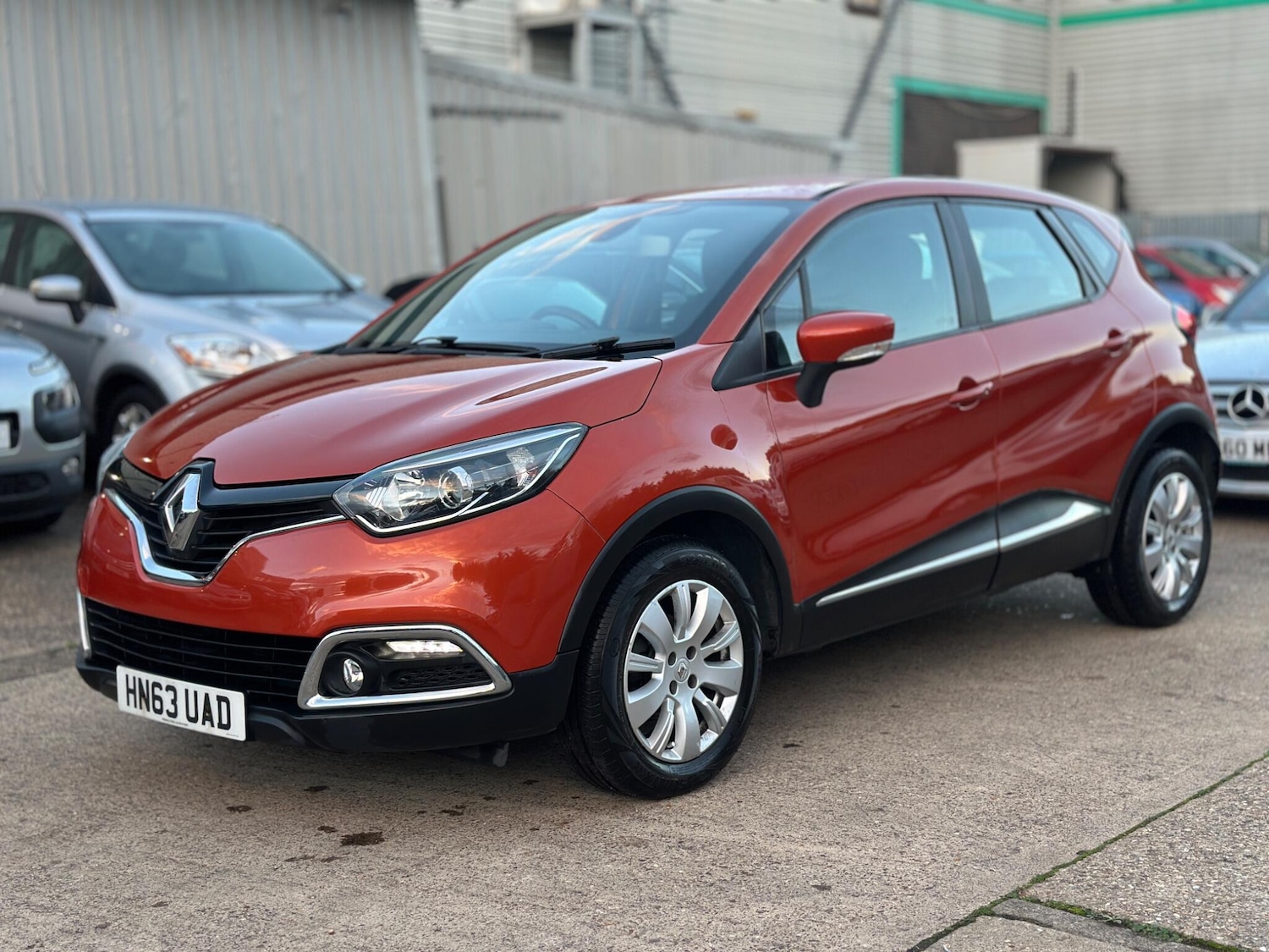 Used Renault Captur 2013 for sale - 76349284: Photo 2