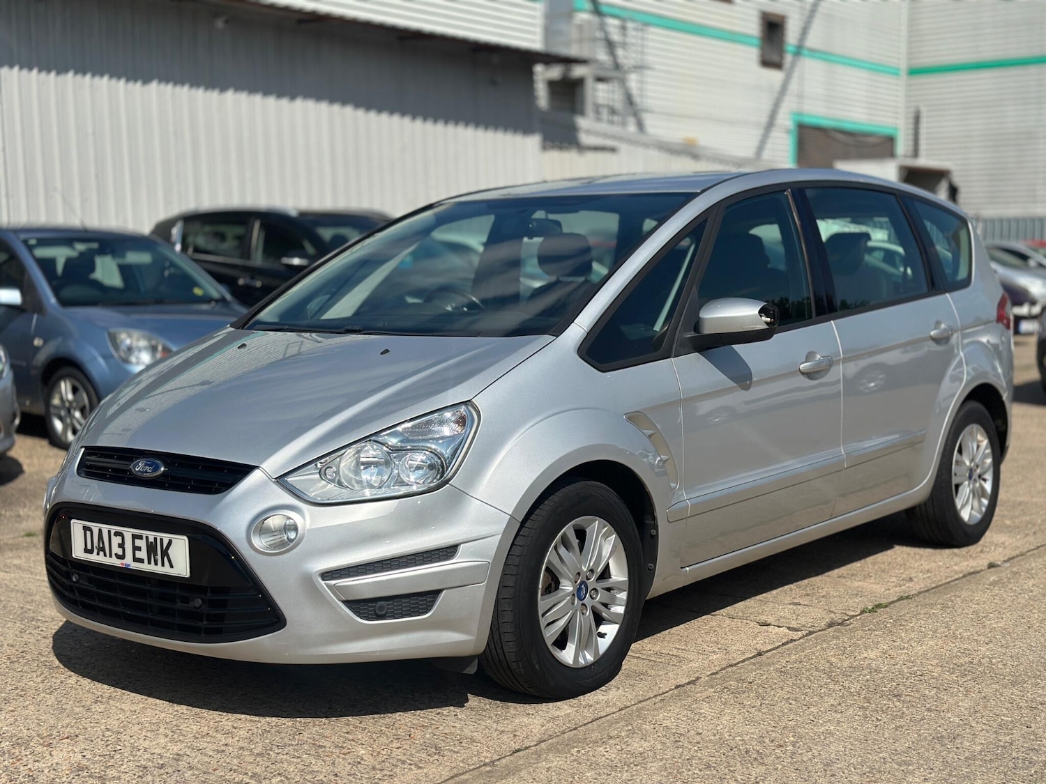 Used Ford S-Max 2013 for sale - 76672510: Photo 2