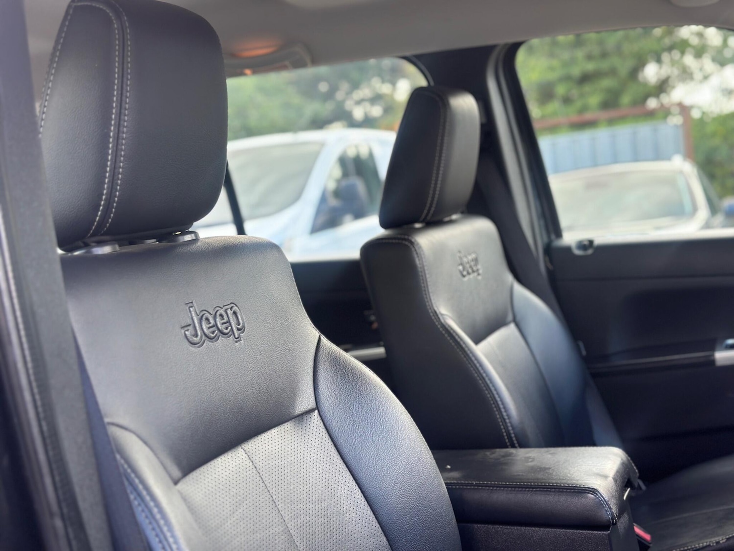 Used Jeep Cherokee 2010 for sale - 76610140: Photo 23