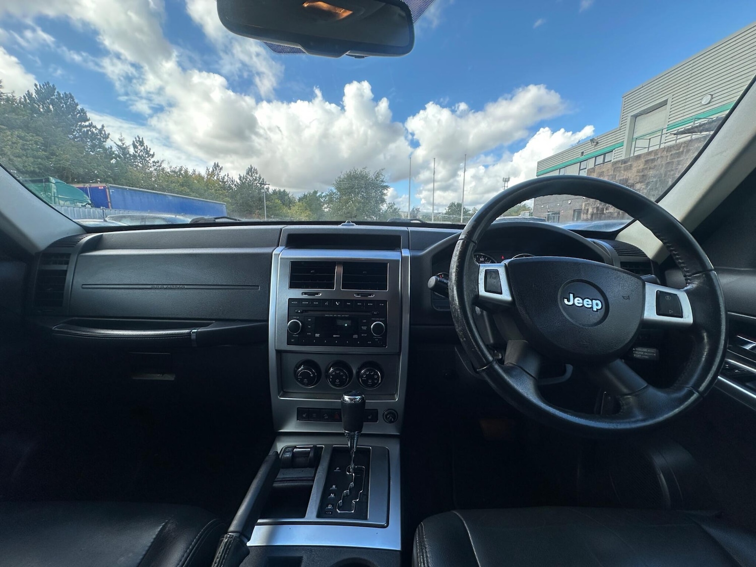 Used Jeep Cherokee 2010 for sale - 76610140: Photo 26