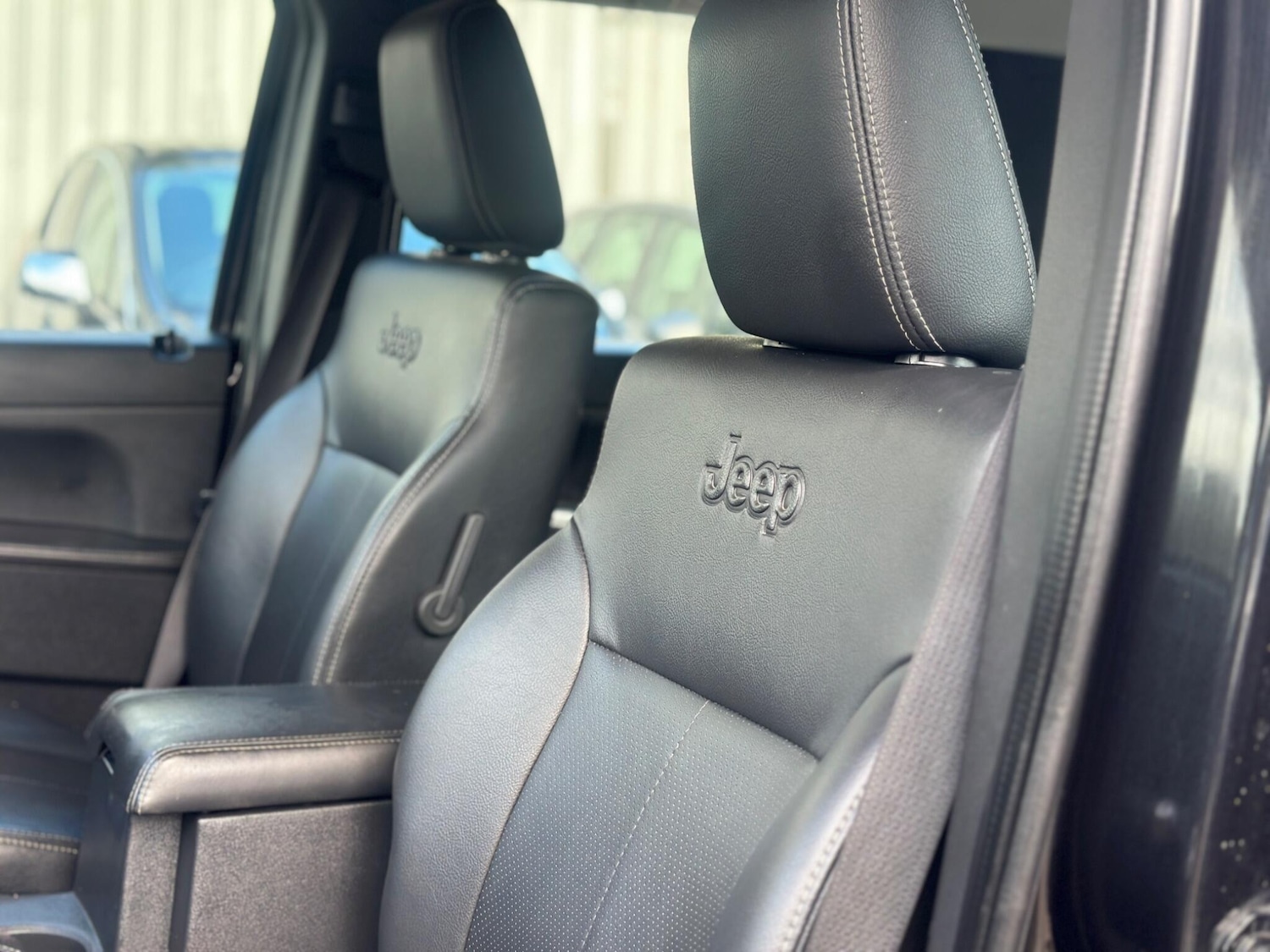 Used Jeep Cherokee 2010 for sale - 76610140: Photo 47