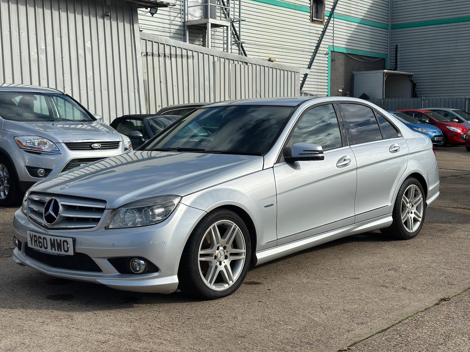 Used Mercedes-Benz C Class 2010 for sale - 76348728: Photo 2