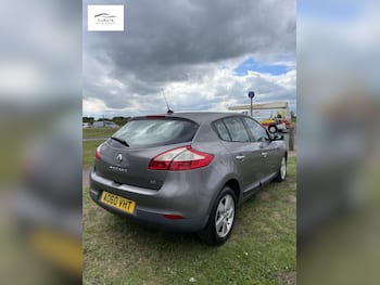 Used Renault Megane 2010 for sale - 79775828: Photo