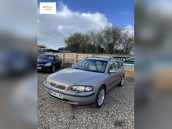 Used Volvo V70 2004 for sale - 78055395: Photo
