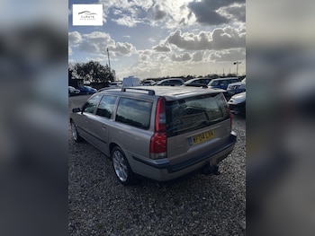 Used Volvo V70 2004 for sale - 78055395: Photo