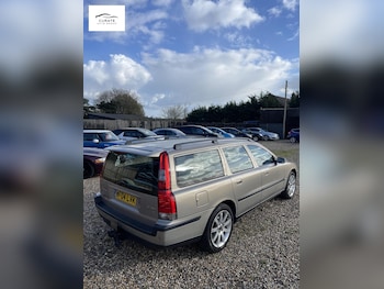 Used Volvo V70 2004 for sale - 78055395: Photo