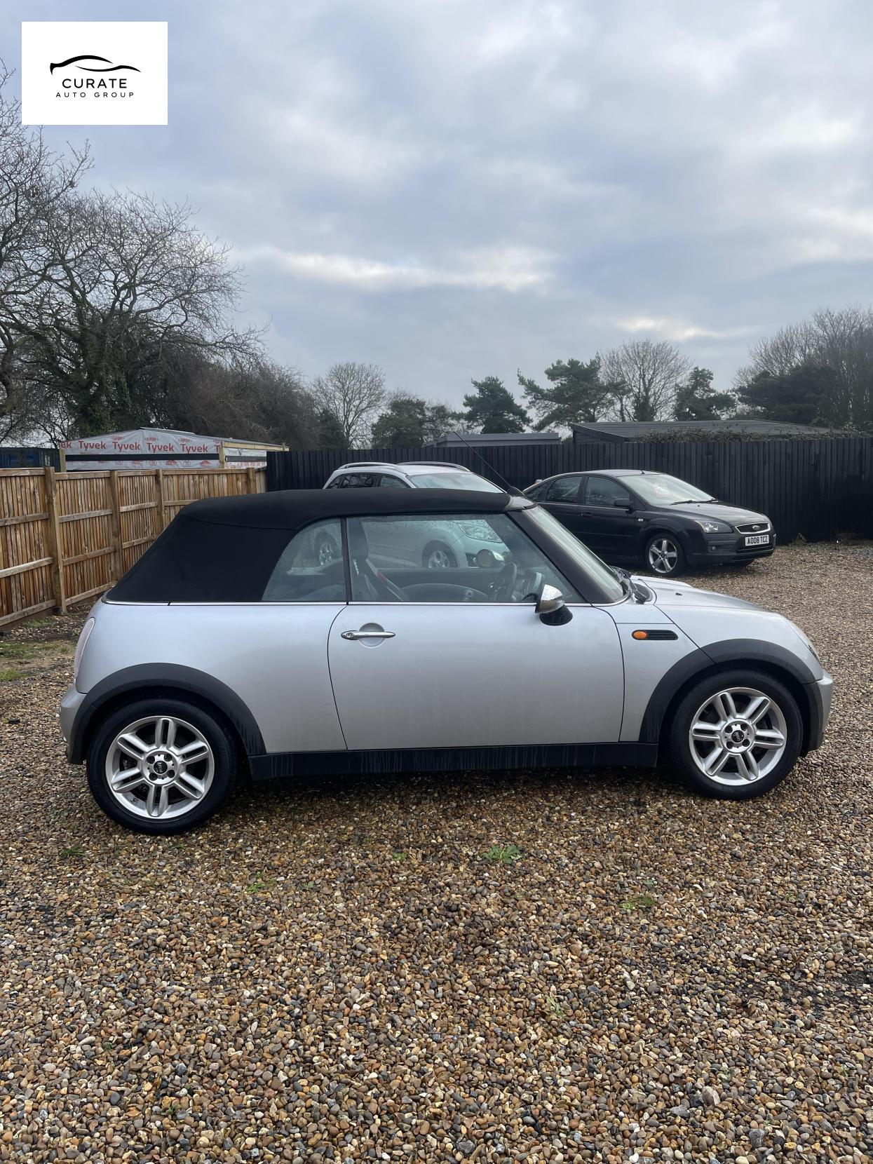 Used MINI Convertible 2004 for sale - 77371075: Photo 8