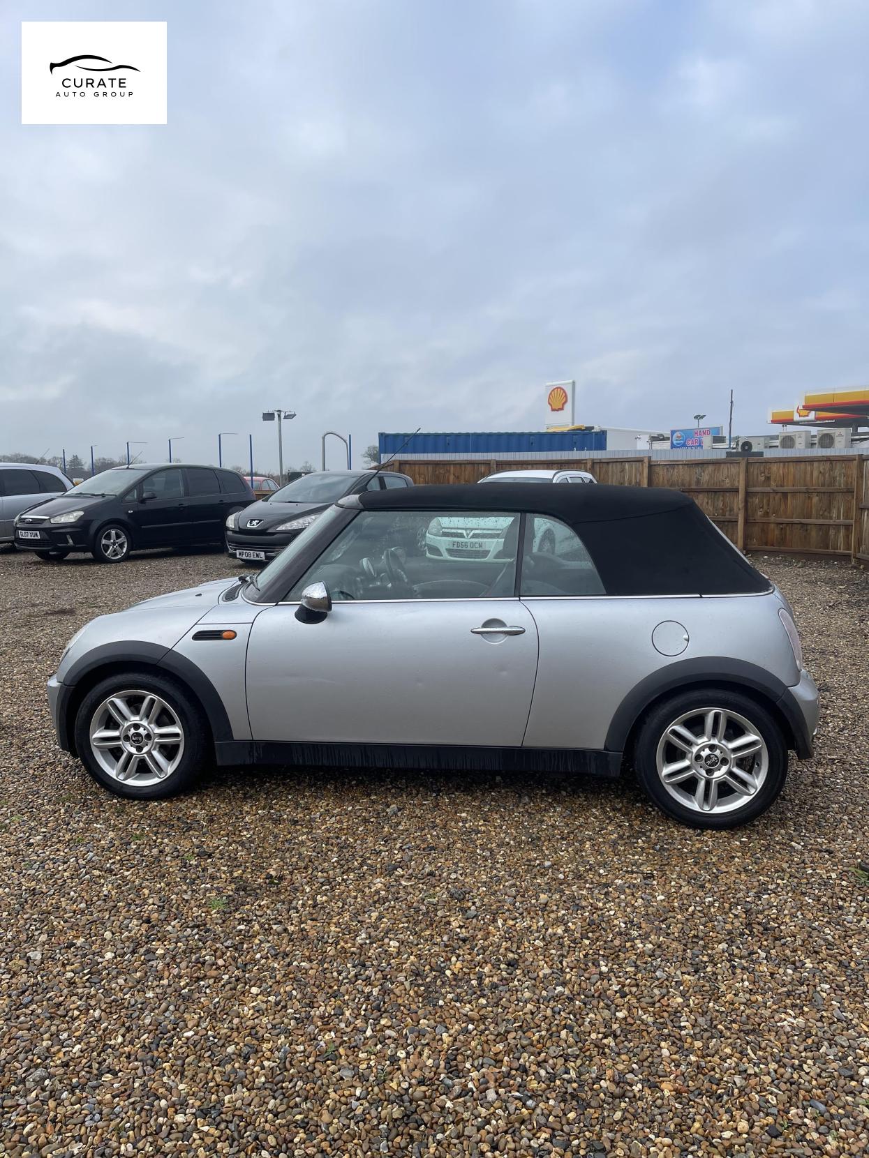 Used MINI Convertible 2004 for sale - 77240275: Photo 4