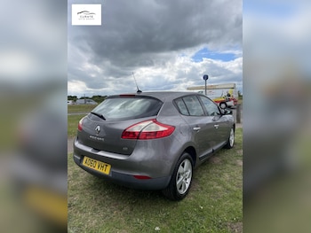 Used Renault Megane 2010 for sale - 78942109: Photo