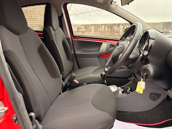 Used Toyota AYGO 2011 for sale - 77457955: Photo