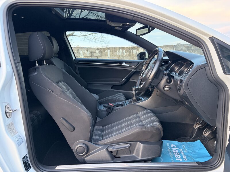 Used Volkswagen Golf 2016 for sale - 77638213: Photo 4