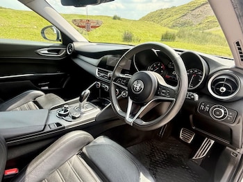 Used Alfa Romeo Giulia 2017 for sale - 78910510: Photo