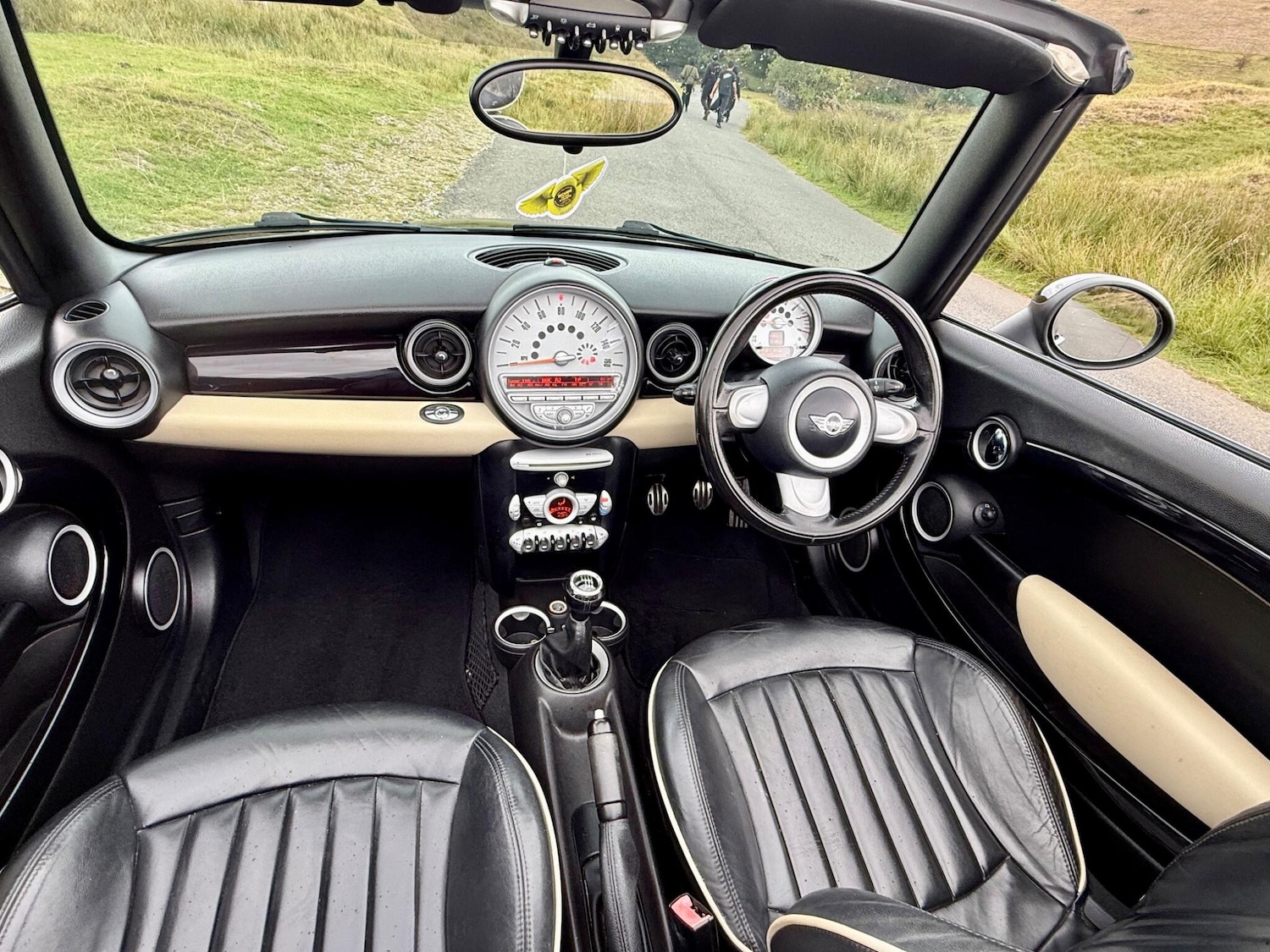 Used MINI Convertible 2010 for sale - 76473683: Photo 10