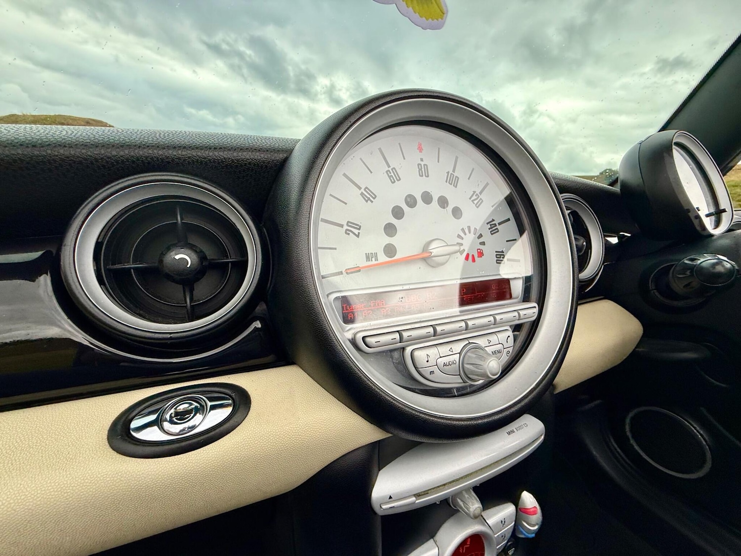 Used MINI Convertible 2010 for sale - 76473683: Photo 11