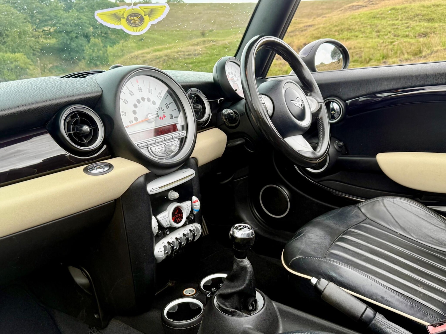 Used MINI Convertible 2010 for sale - 76473683: Photo 12