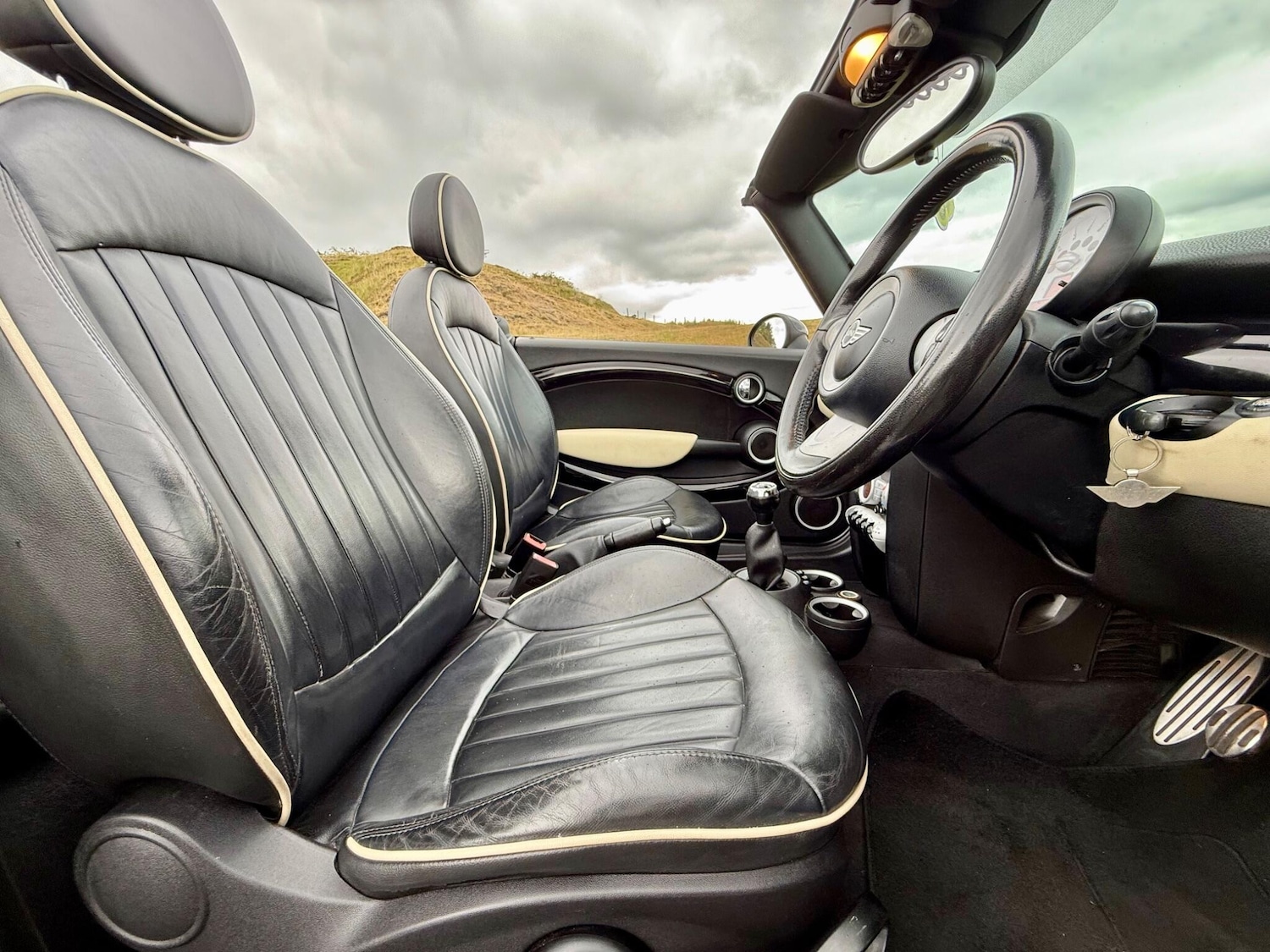 Used MINI Convertible 2010 for sale - 76473683: Photo 13