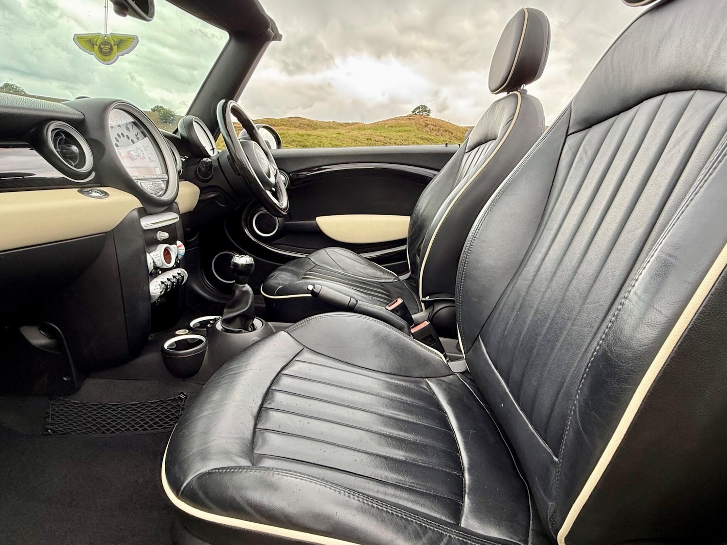 Used MINI Convertible 2010 for sale - 76473683: Photo 14