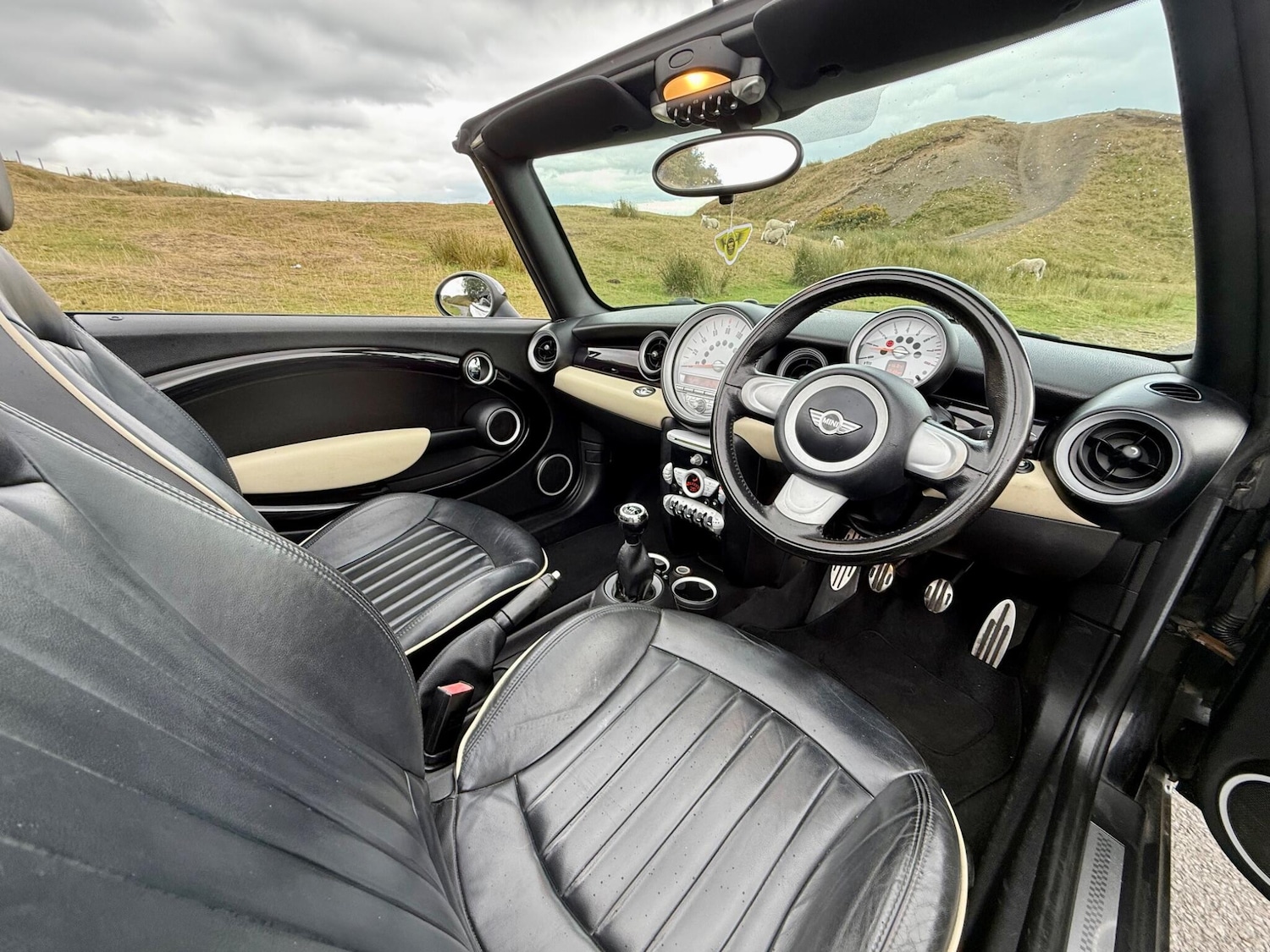 Used MINI Convertible 2010 for sale - 76473683: Photo 16