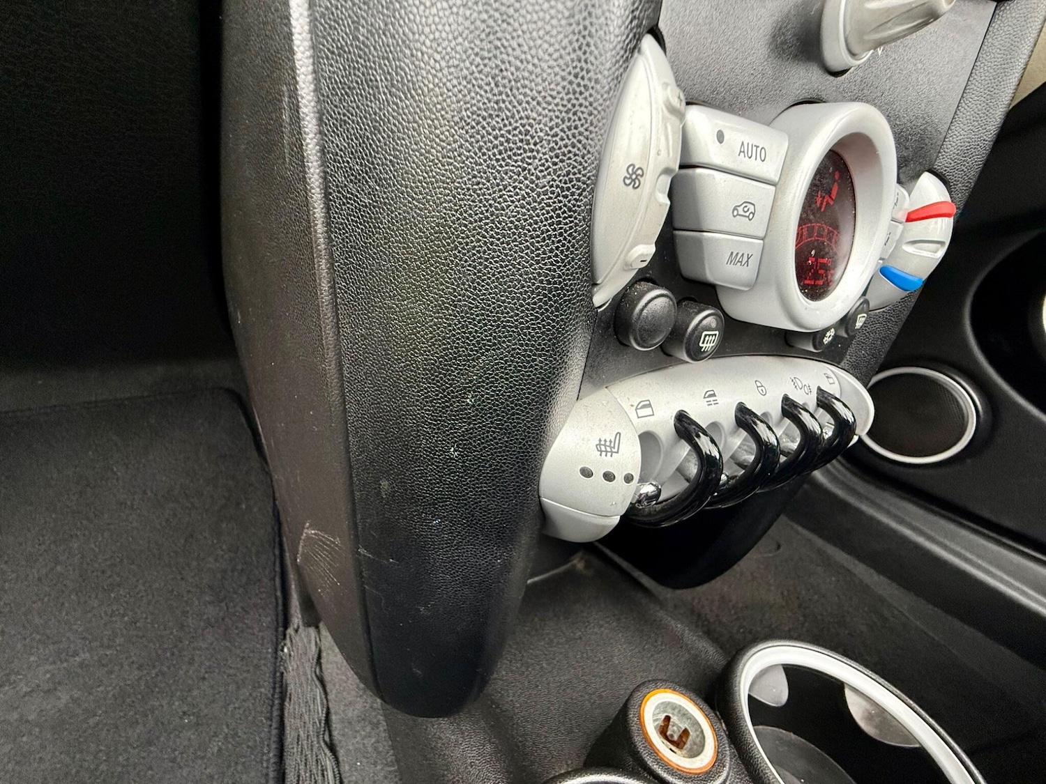 Used MINI Convertible 2010 for sale - 76473683: Photo 39