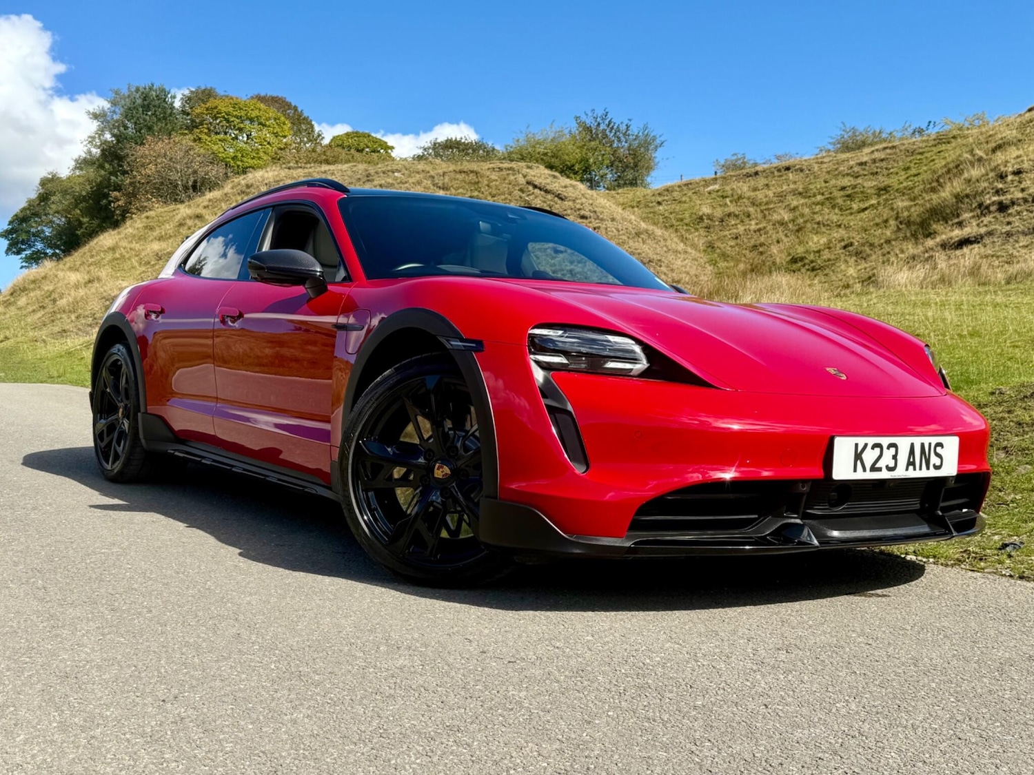 Used Porsche Taycan 2021 for sale - 76121540: Photo 1