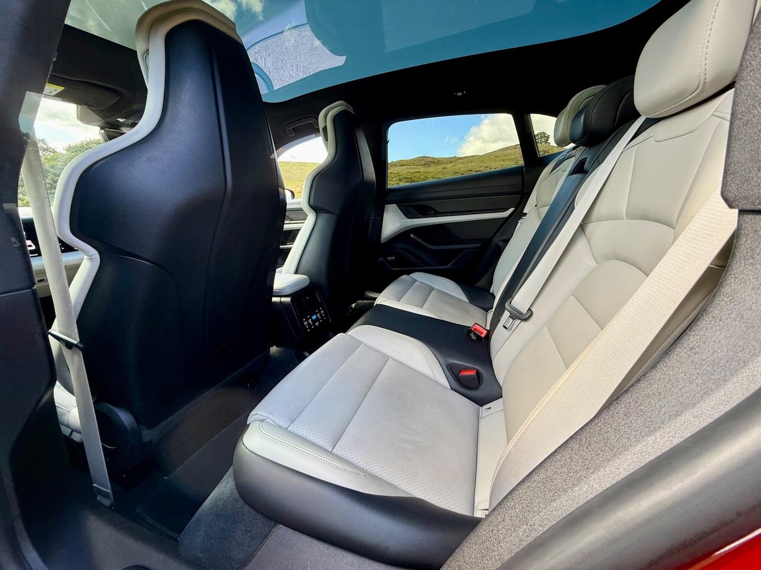 Used Porsche Taycan 2021 for sale - 76121540: Photo 11