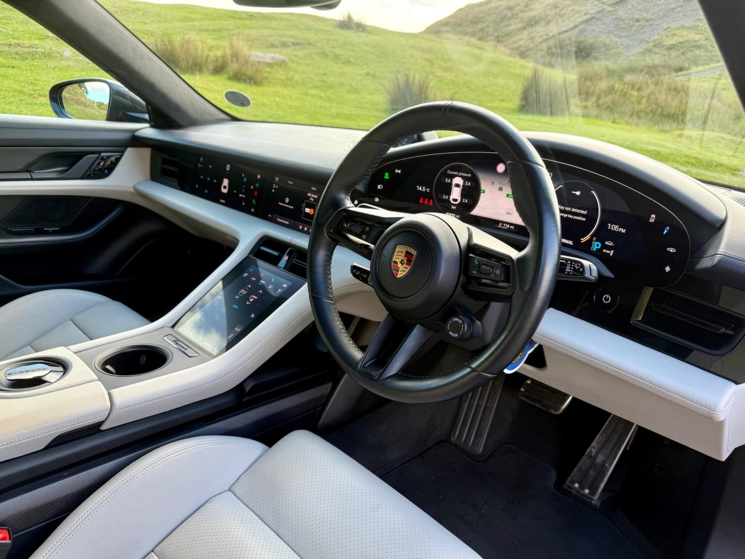 Used Porsche Taycan 2021 for sale - 76121540: Photo 2