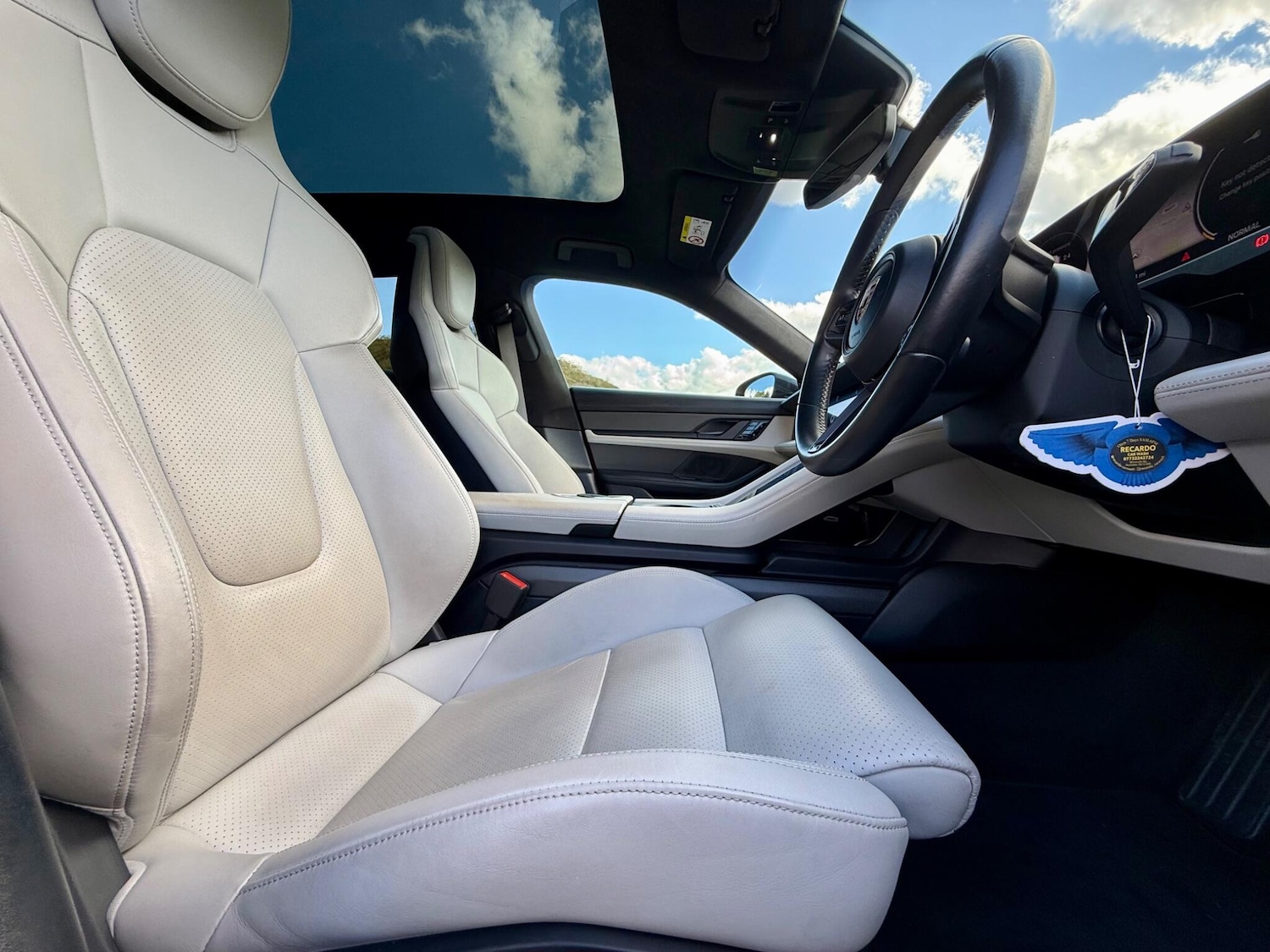 Used Porsche Taycan 2021 for sale - 76121540: Photo 31