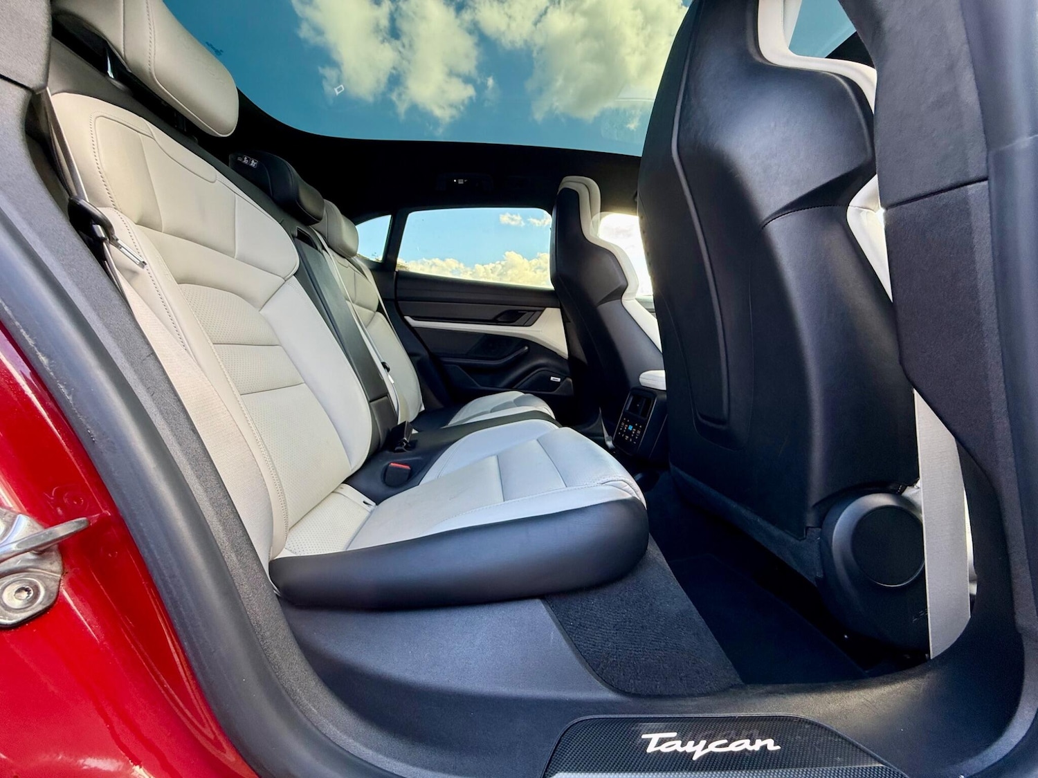 Used Porsche Taycan 2021 for sale - 76121540: Photo 32