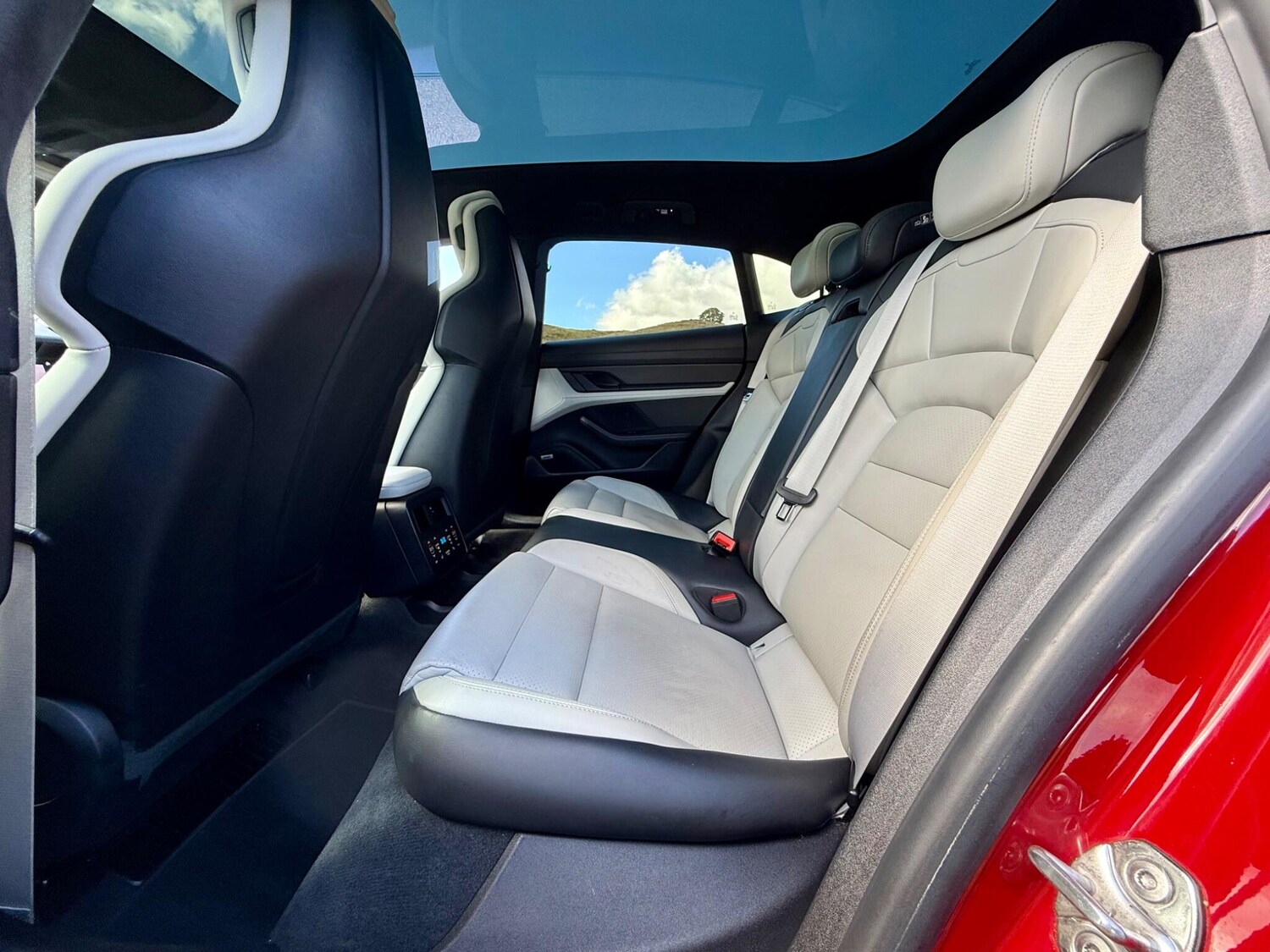 Used Porsche Taycan 2021 for sale - 76121540: Photo 35