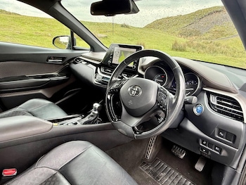 Used Toyota C-HR 2020 for sale - 78609186: Photo