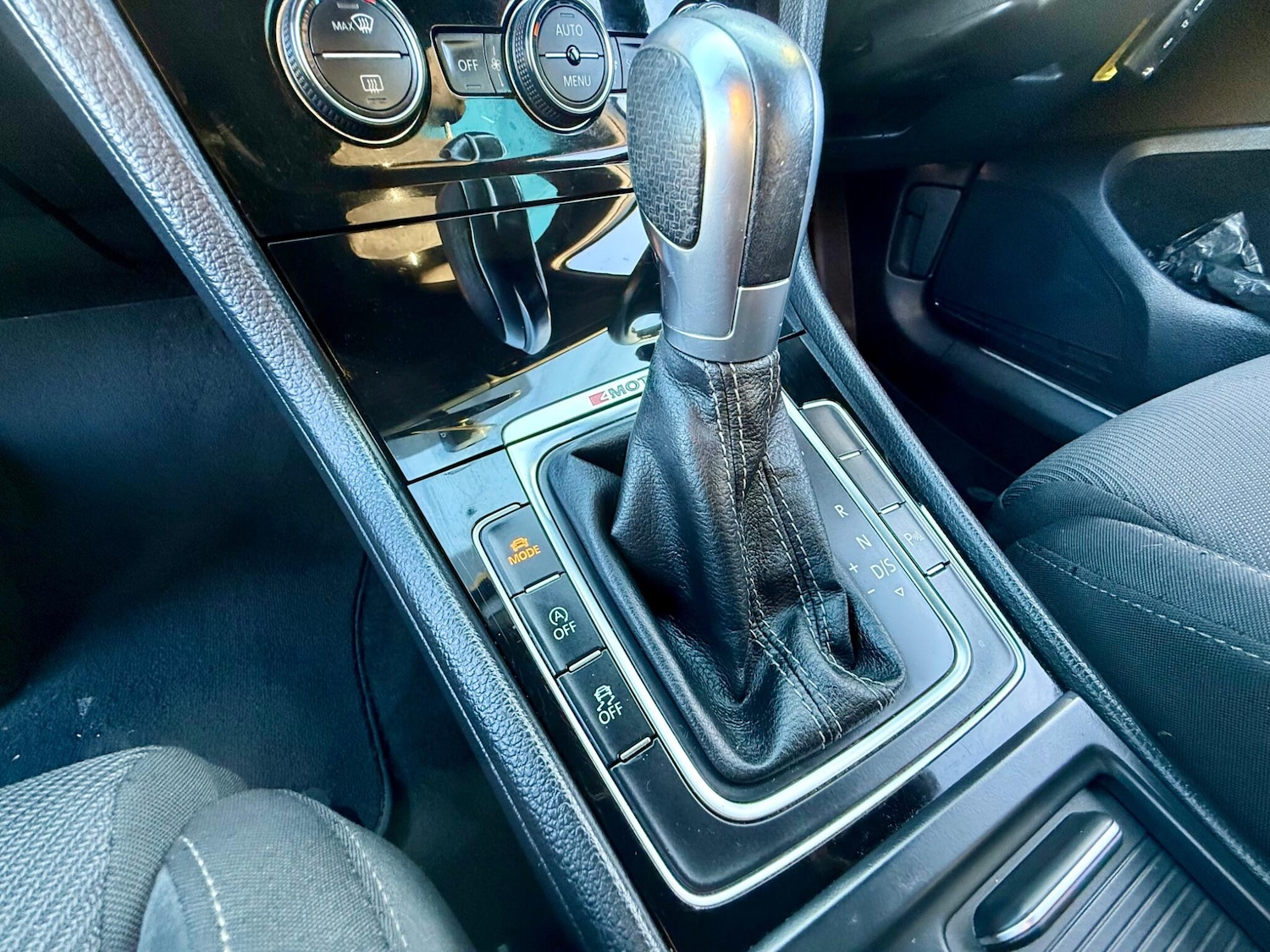 Used Volkswagen Golf 2018 for sale - 77737389: Photo 32