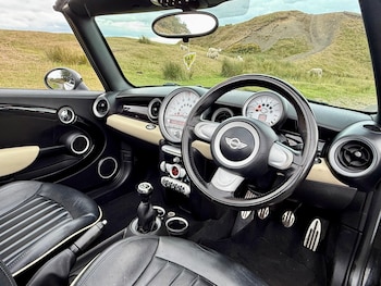 Used MINI Convertible 2010 for sale - 75670141: Photo