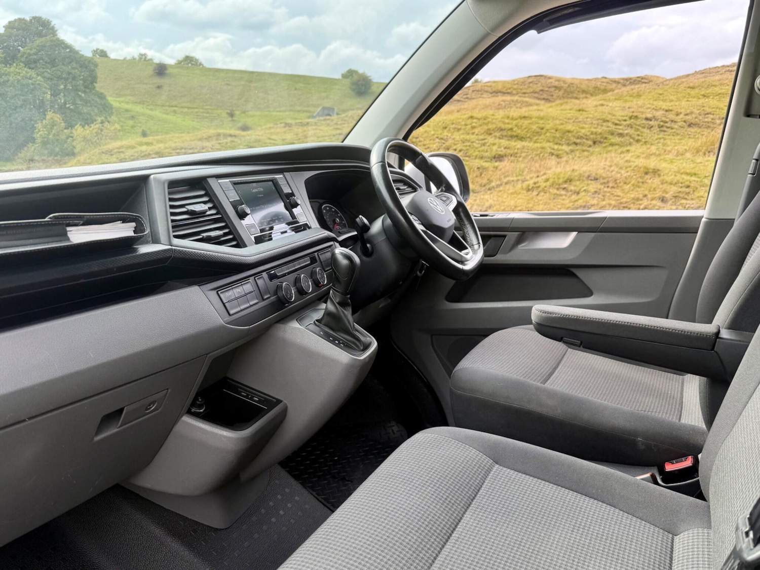 Used Volkswagen Transporter 2021 for sale - 76099574: Photo 2