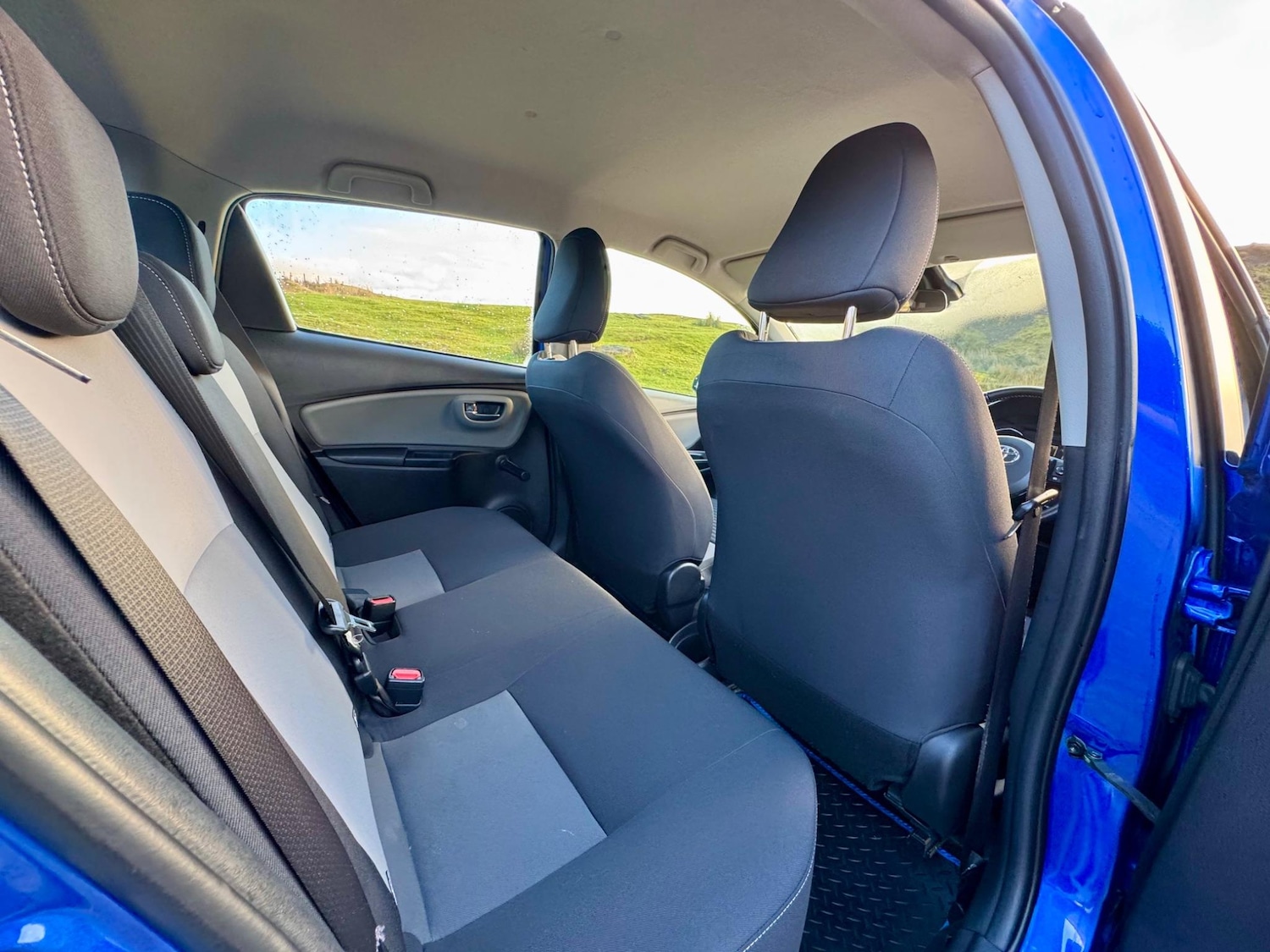 Used Toyota Yaris 2017 for sale - 76991119: Photo 27